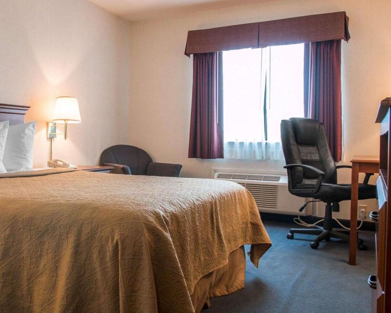 Queen Room - Non-Smoking image 4