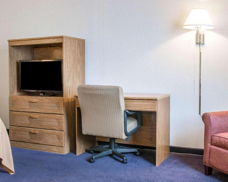 Double Room with Two Double Beds - Non-Smoking image 4