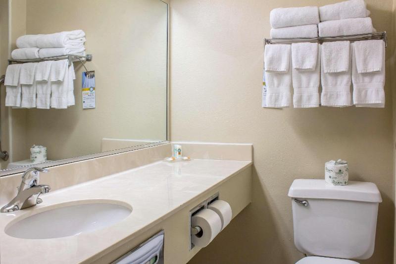 Double Room with Two Double Beds - Accessible/Non-Smoking image 2
