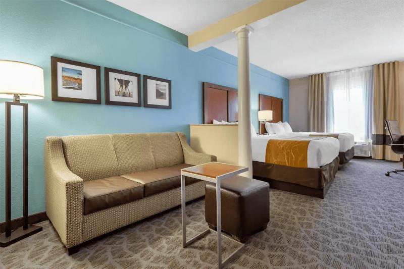 Queen Suite with Two Queen Beds - Non-Smoking image 2