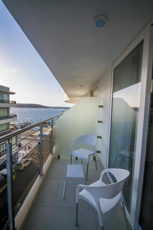 Double or Twin Room with Side Sea View image 4