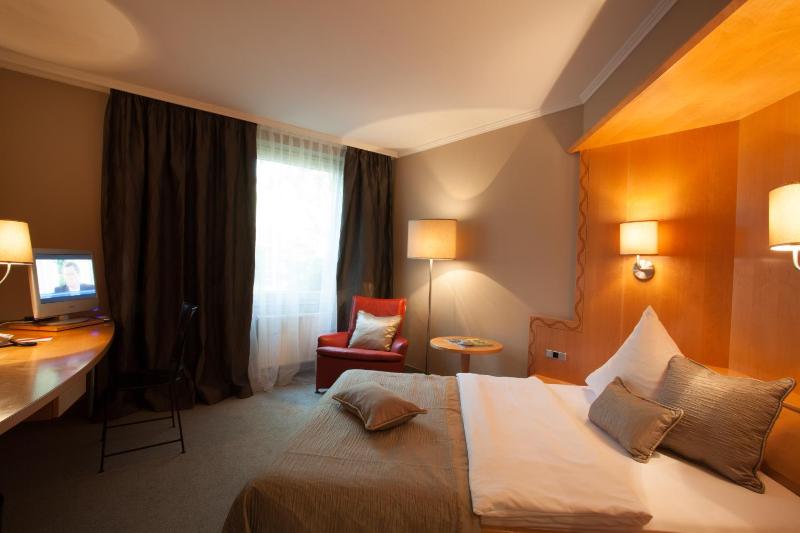 Double Room M image 2