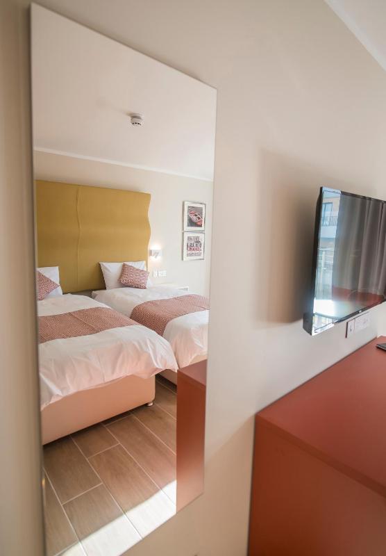 Standard Double or Twin Room image 4
