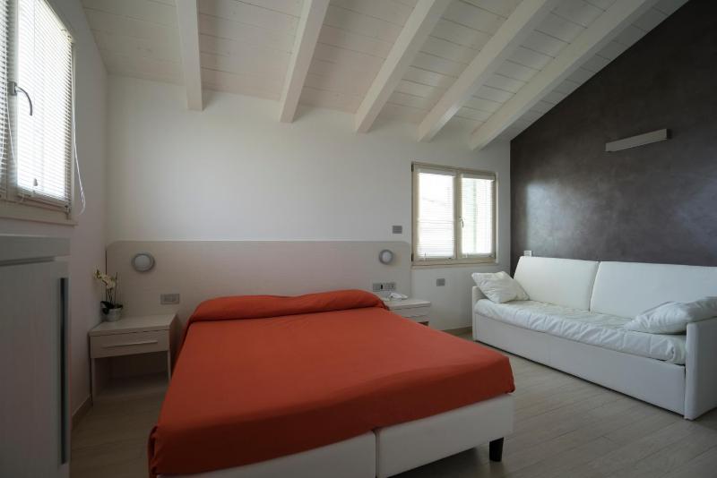 Triple Room with Private Bathroom image 4