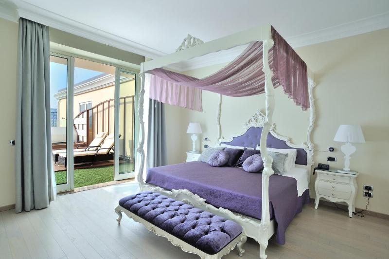 Suite with Spa Bath image 1