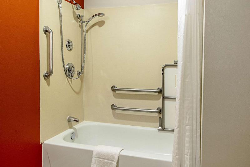 King Suite - Accessible/Non-Smoking image 1