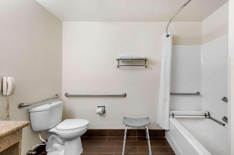 King Room - Disability Access/Non-Smoking image 3