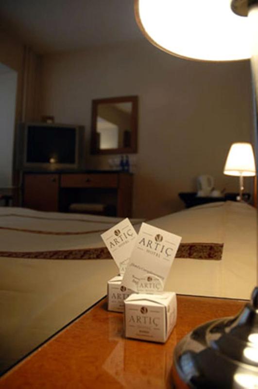 Corner Double Room image 4