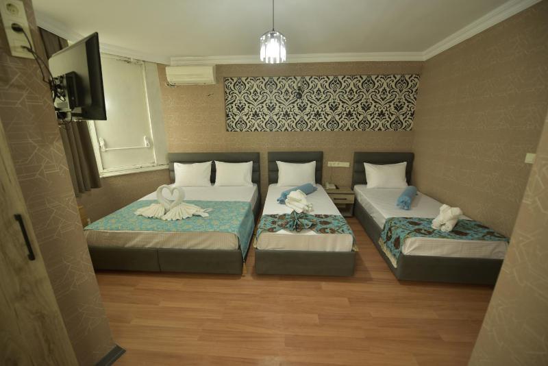 Standard Triple Room image 2