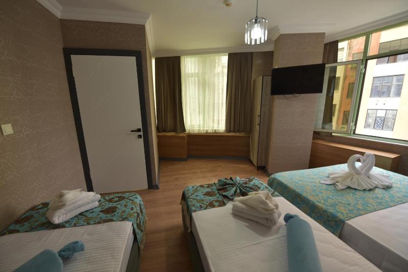 Standard Triple Room image 4