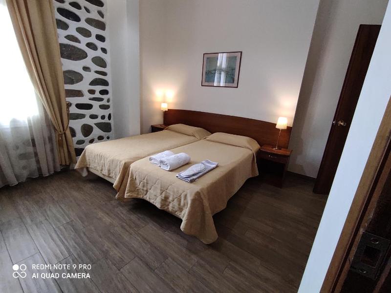 Standard Twin Room image 1
