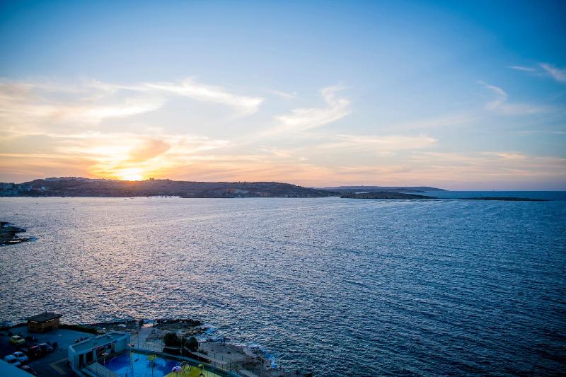 Double or Twin Room with Sea View image 4