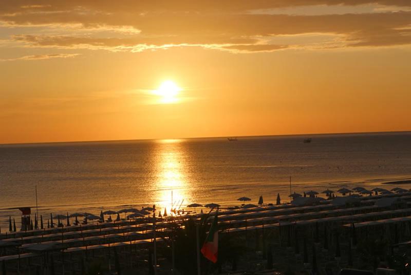 Deluxe Double Room with Front Sea View image 4