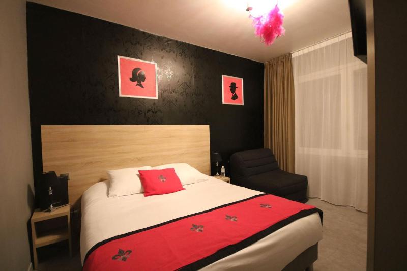 Double Room with Terrace image 4