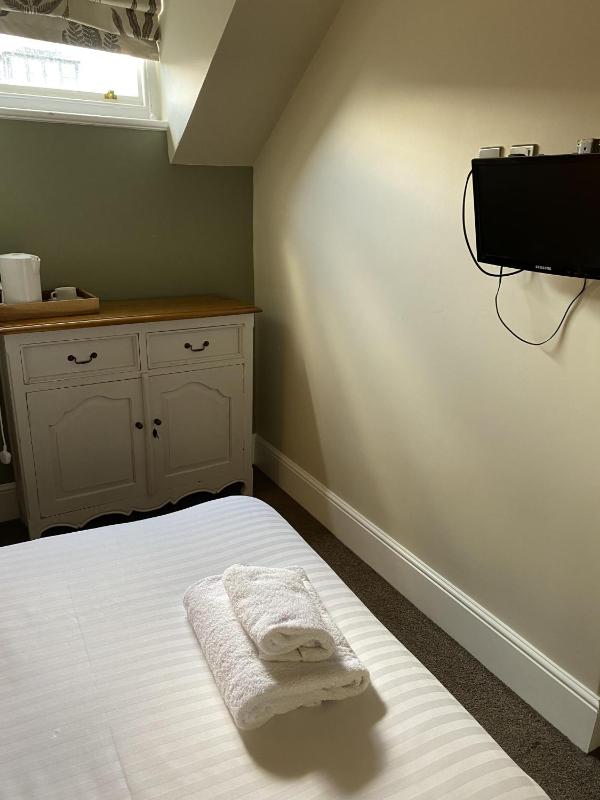 Single Room with Shower image 2