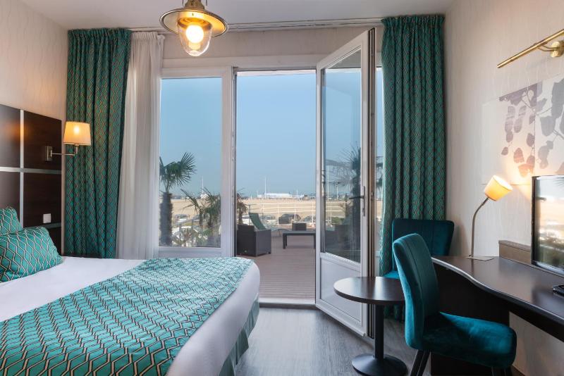 Superior Double Room with Terrace and Sea view  image 1