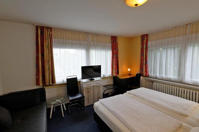 Single Room image 4