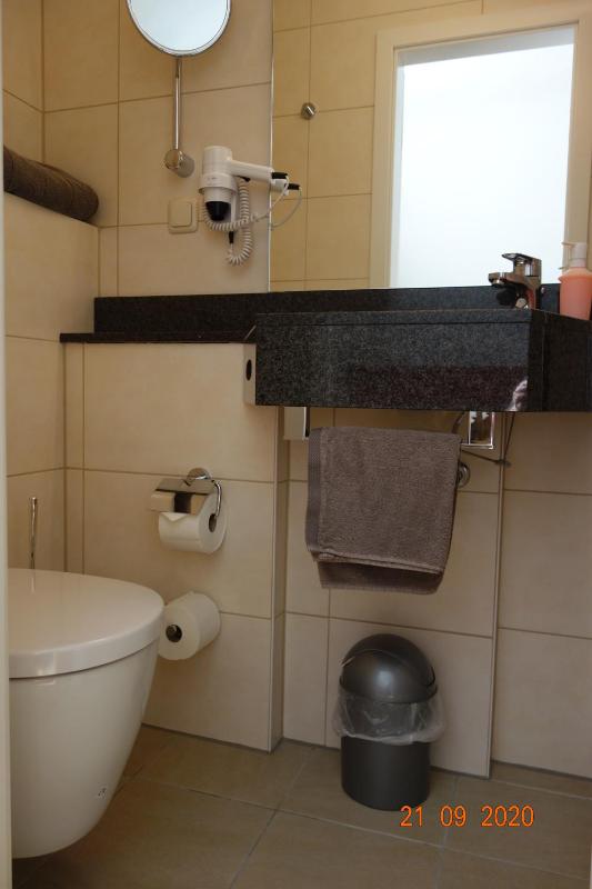 Double Room image 4