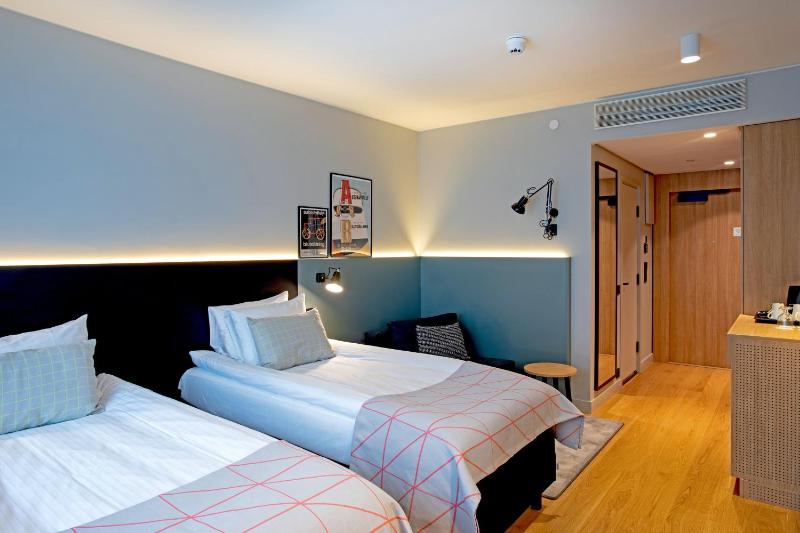Standard Twin Room with Chair Bed - Non-Smoking image 2