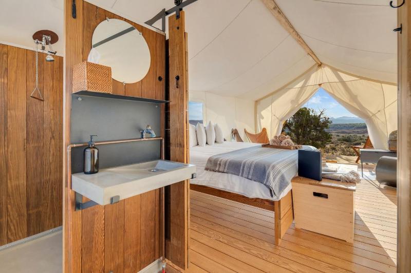 Deluxe Tent with Private Bathroom and Kids Tent image 2