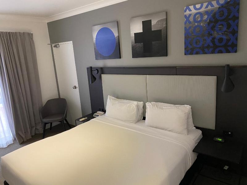 Standard Queen Room image 1
