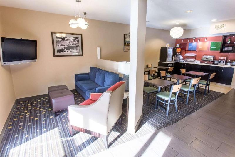 Comfort Inn Pittsburgh Crafton - image 13