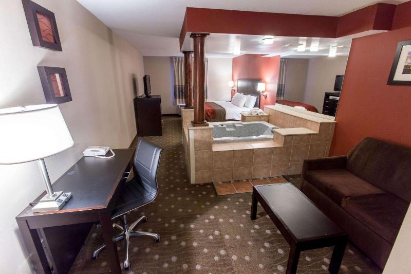 King Room with Hot Tub - Non-Smoking image 2