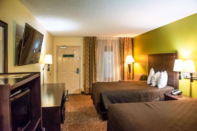Double Room with Two Double Beds - Smoking image 2