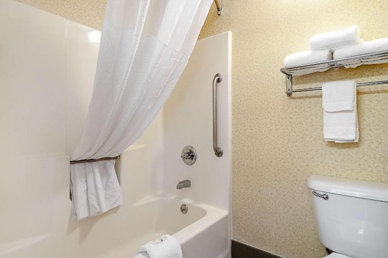 King Suite - Accessible/Non-Smoking image 2