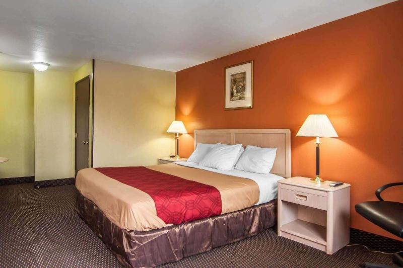 King Room - Non-Smoking image 2