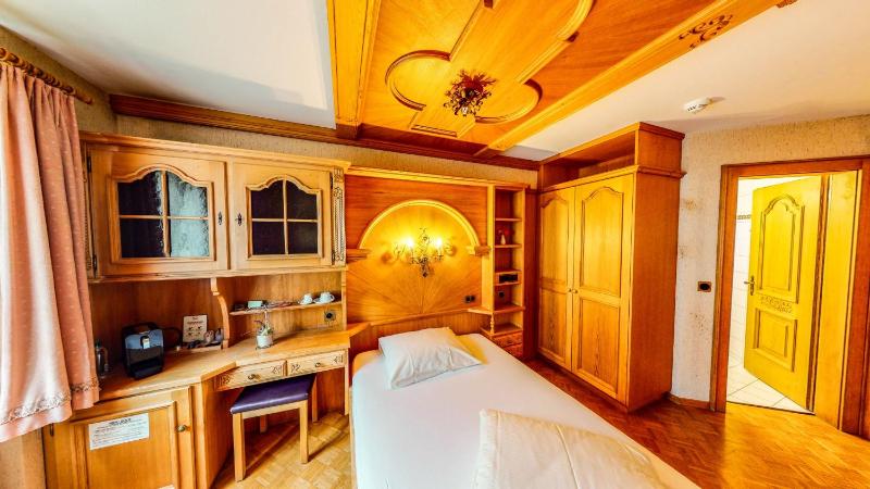 Single Room image 4