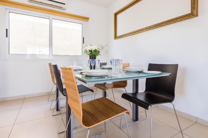 Silver Apartment 3 - image 14