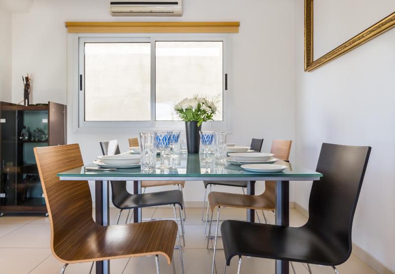 Silver Apartment 3 - image 9
