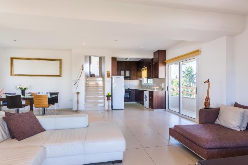 Silver Apartment 3 - image 8
