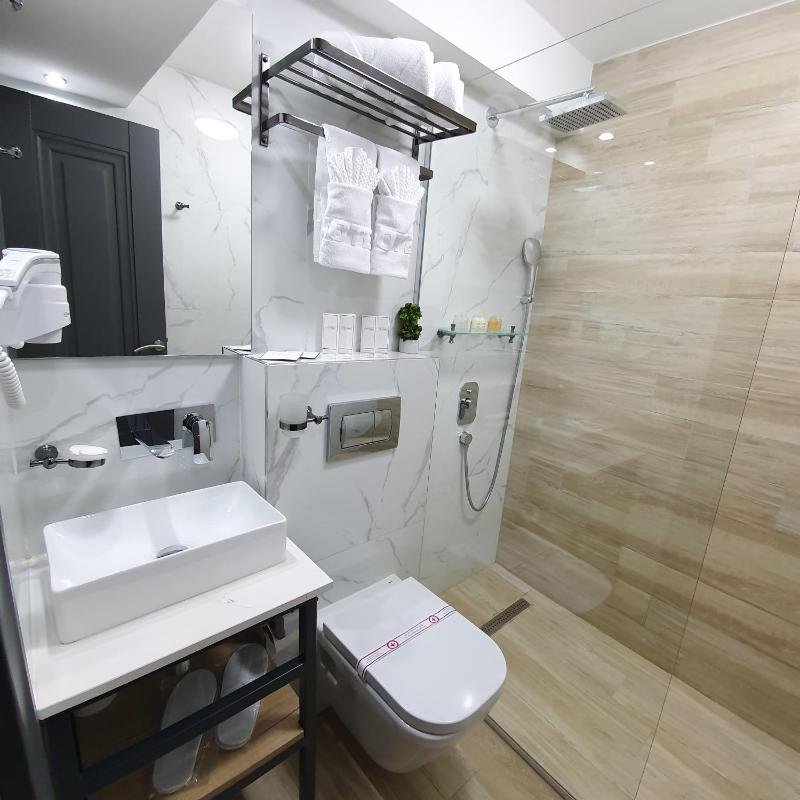 Standard Double Room image 2