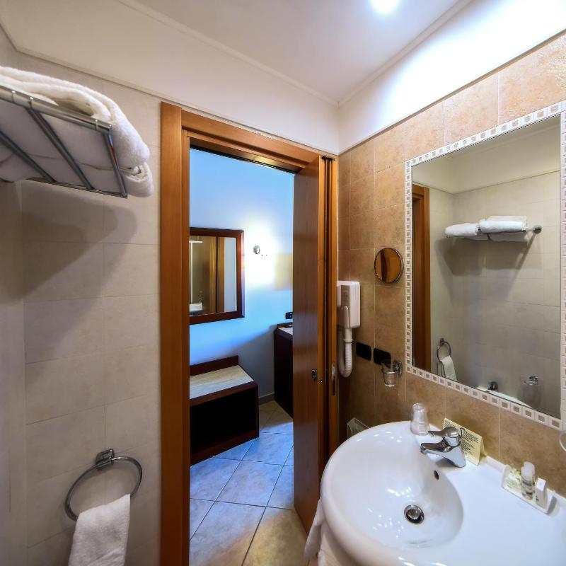 Budget Double Room image 3