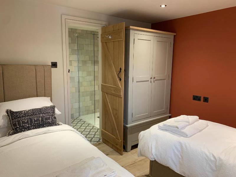 Two-Bedroom Cottage (The Stables) image 3