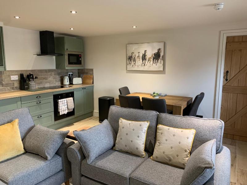 Two-Bedroom Cottage (The Stables) image 2