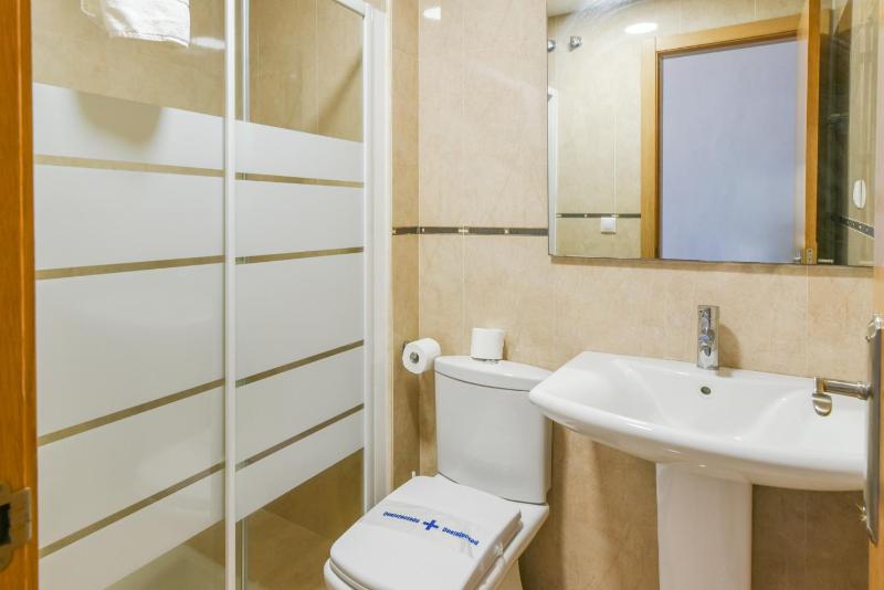 Two-Bedroom Apartment with Frontal Sea View image 3