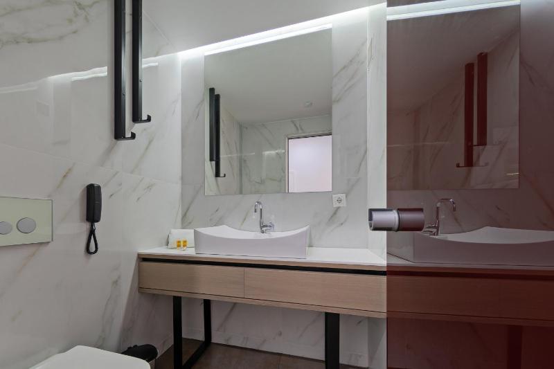 Standard Room image 3