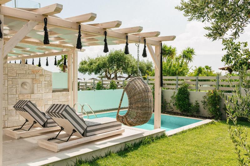 Triple Suite with Private Pool image 3