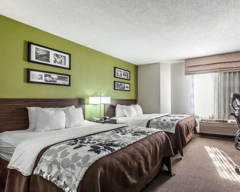 Queen Room with Two Queen Beds - Non-Smoking image 1
