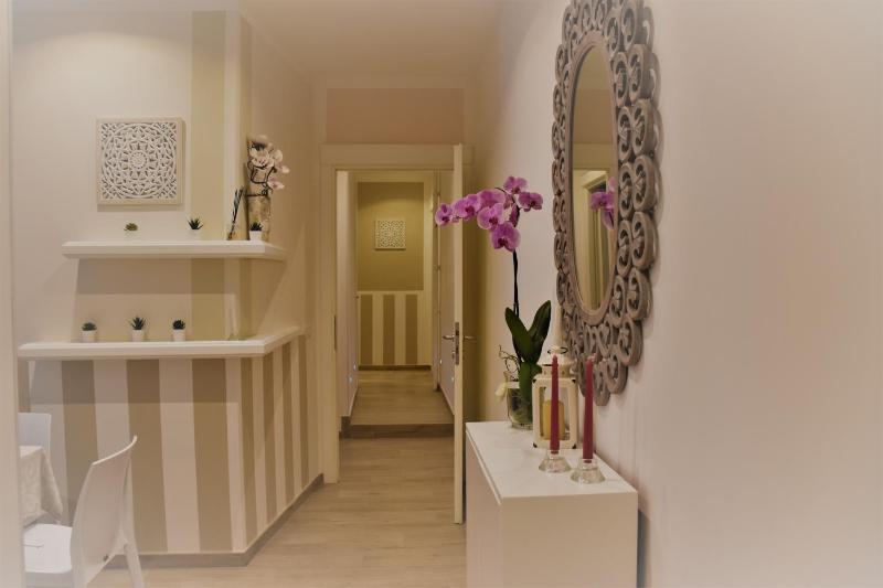 Queen Room image 2