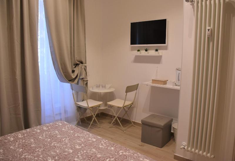 Queen Room image 3