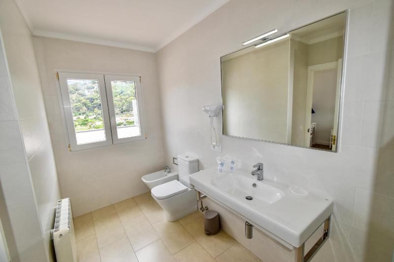 Penthouse Apartment with Mountain View image 3