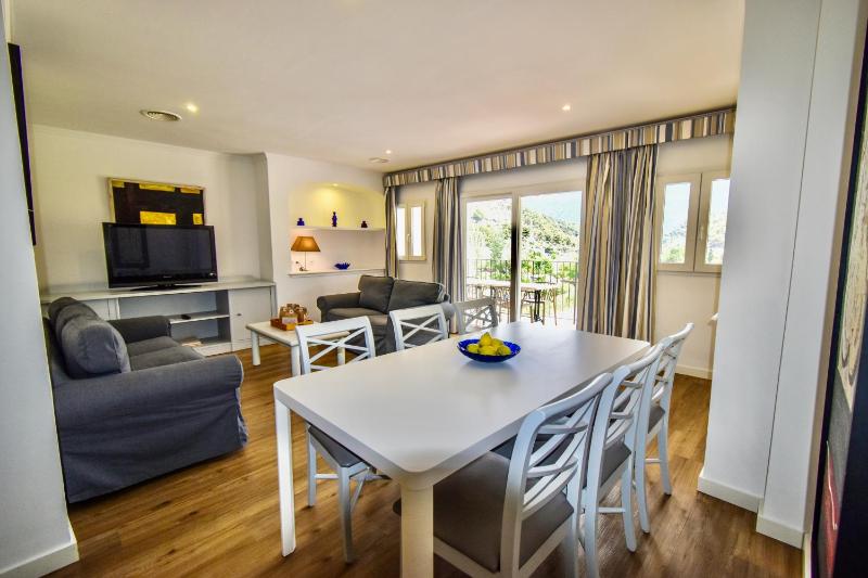 Penthouse Apartment with Mountain View image 3