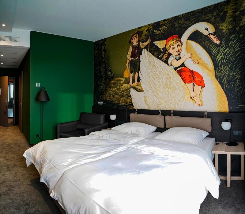 Large Double Room image 1