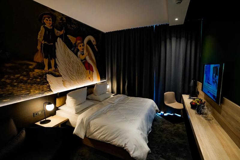 Large Double Room image 4