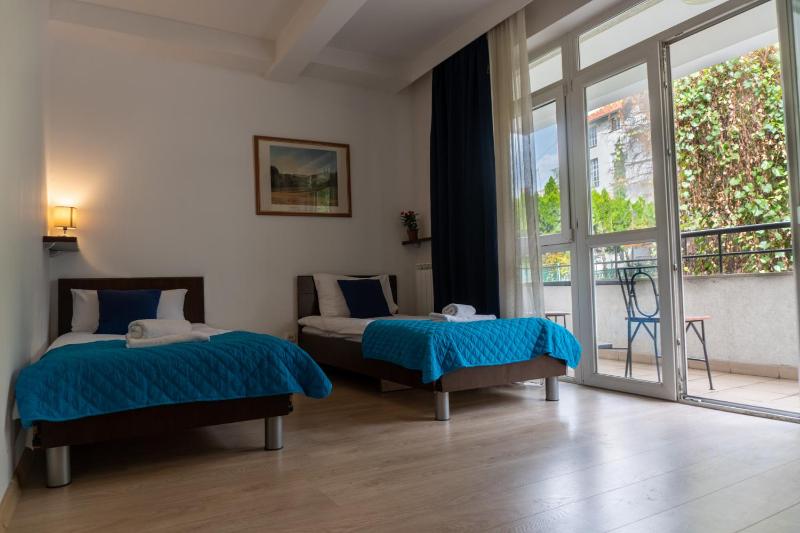 Two-Bedroom Family Apartment with Kitchen and Terrace image 3