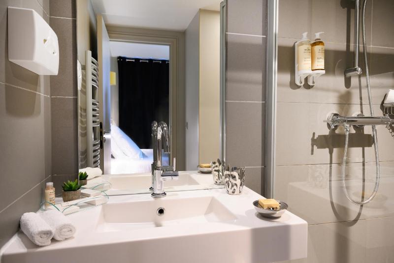Deluxe Room image 1